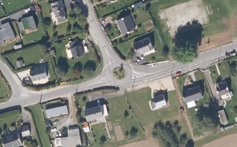 Vue aérienne du Rond-point anonyme n°977814777