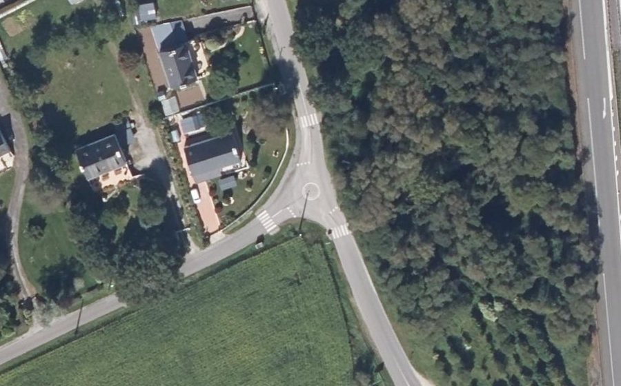 Vue aérienne du Rond-point anonyme n°977814795