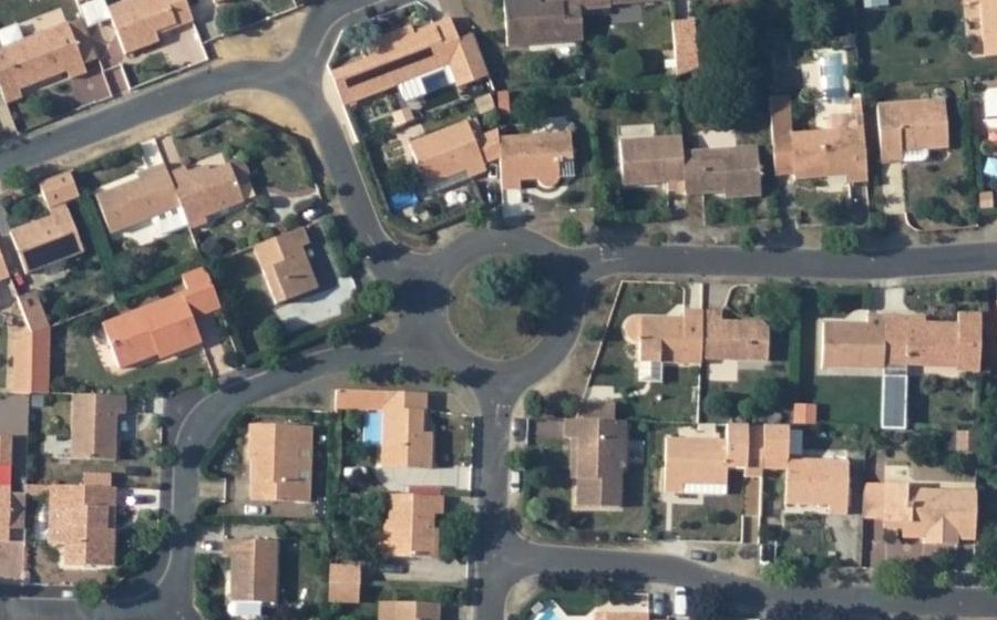 Vue aérienne du Rond-point anonyme n°97782673