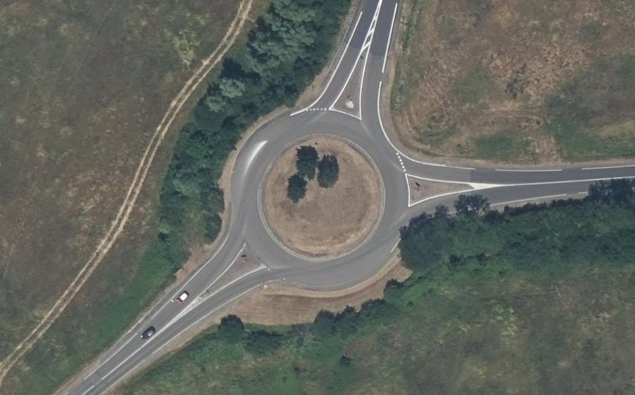 Vue aérienne du Rond-point anonyme n°97786303