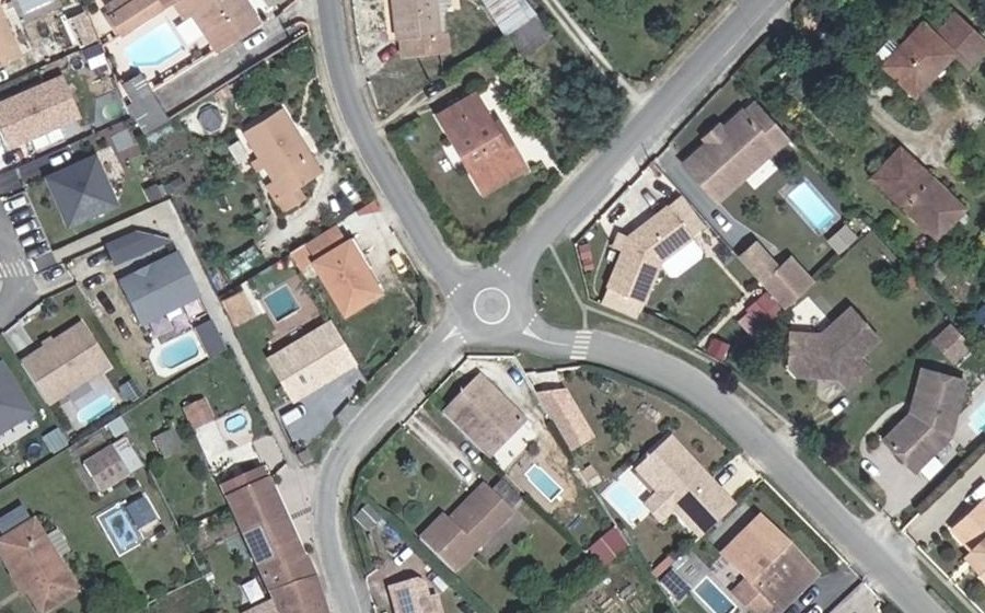 Vue aérienne du Rond-point anonyme n°977920944