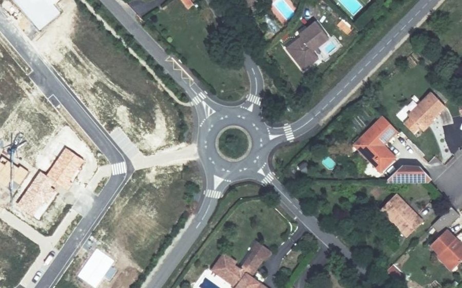 Vue aérienne du Rond-point anonyme n°97801435