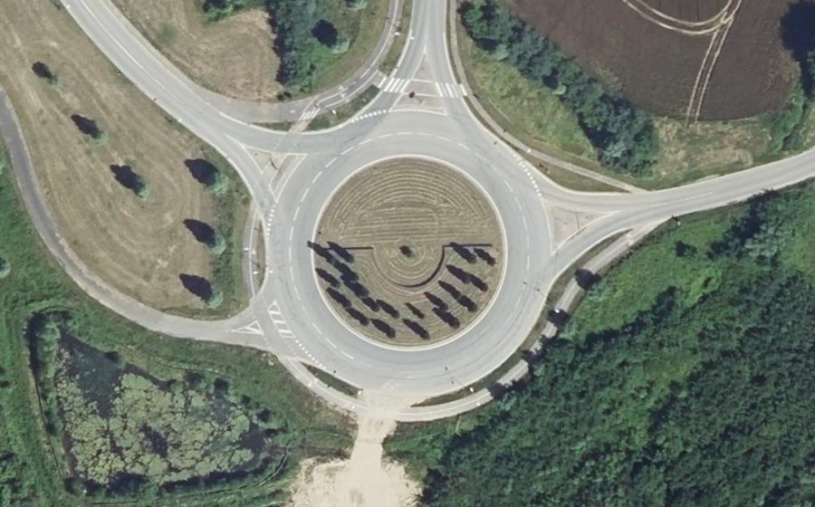 Vue aérienne du Rond-point anonyme n°978197450