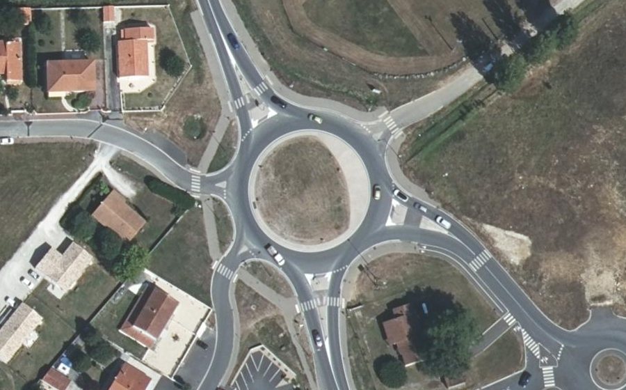 Vue aérienne du Rond-point anonyme n°978203856