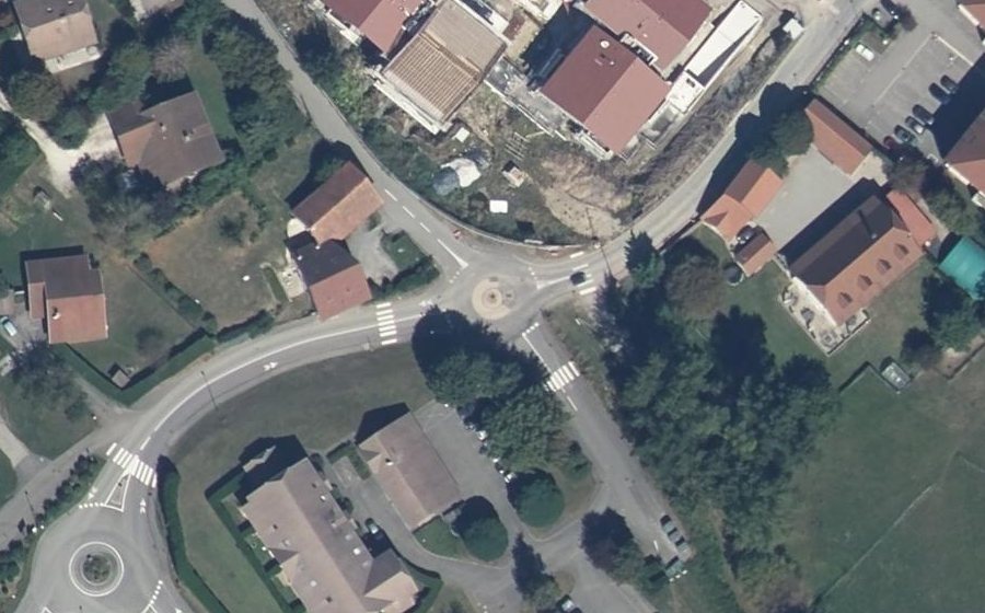 Vue aérienne du Rond-point anonyme n°97834370