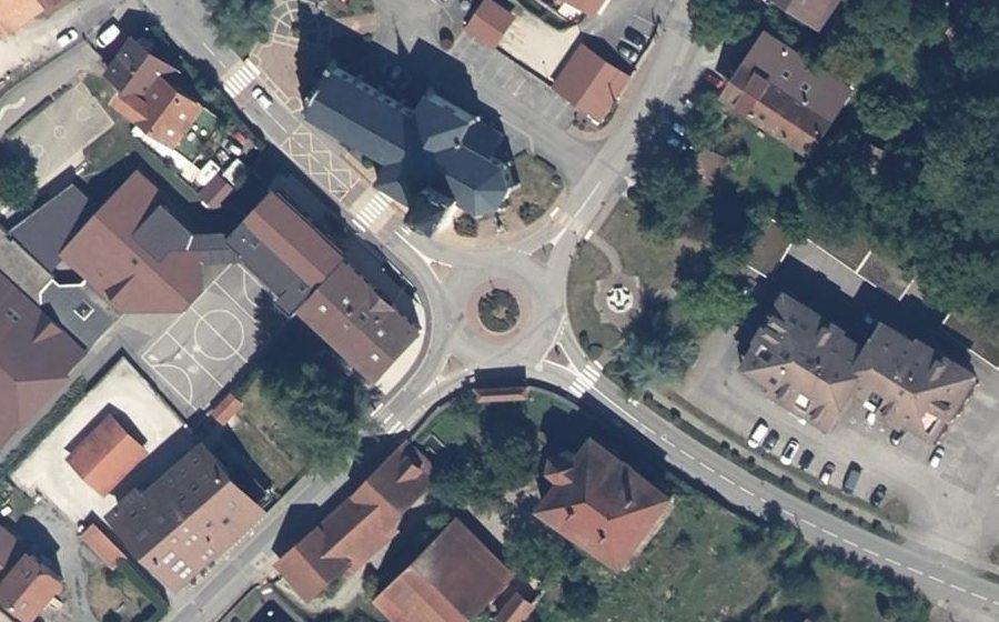 Vue aérienne du Rond-point anonyme n°97834371