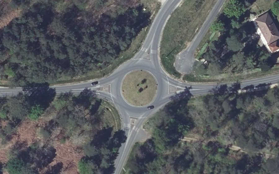 Vue aérienne du Rond-point anonyme n°978364730