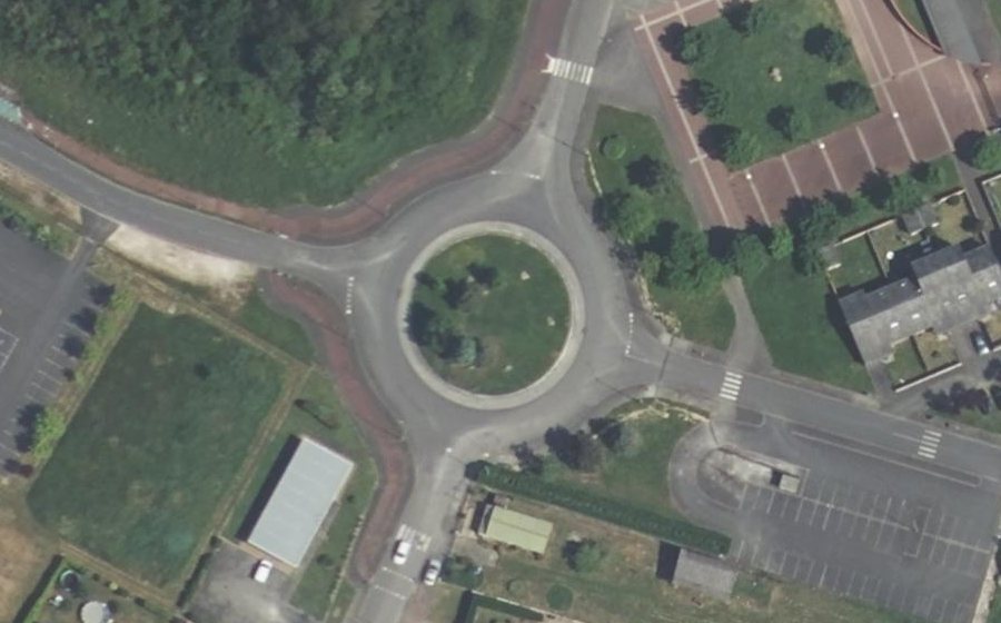 Vue aérienne du Rond-point anonyme n°97866714