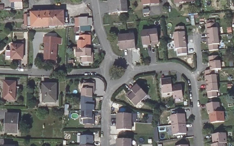 Vue aérienne du Rond-point anonyme n°97868839