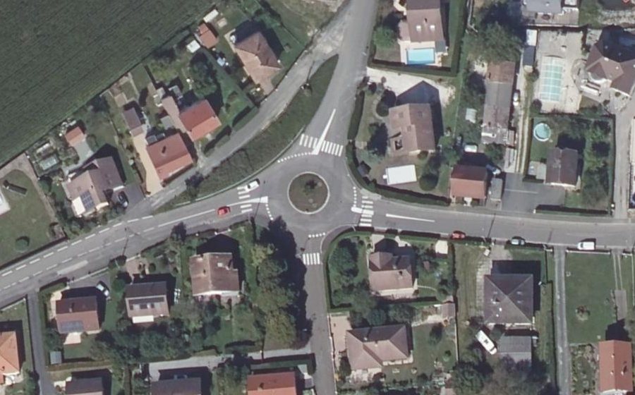 Vue aérienne du Rond-point anonyme n°97868860