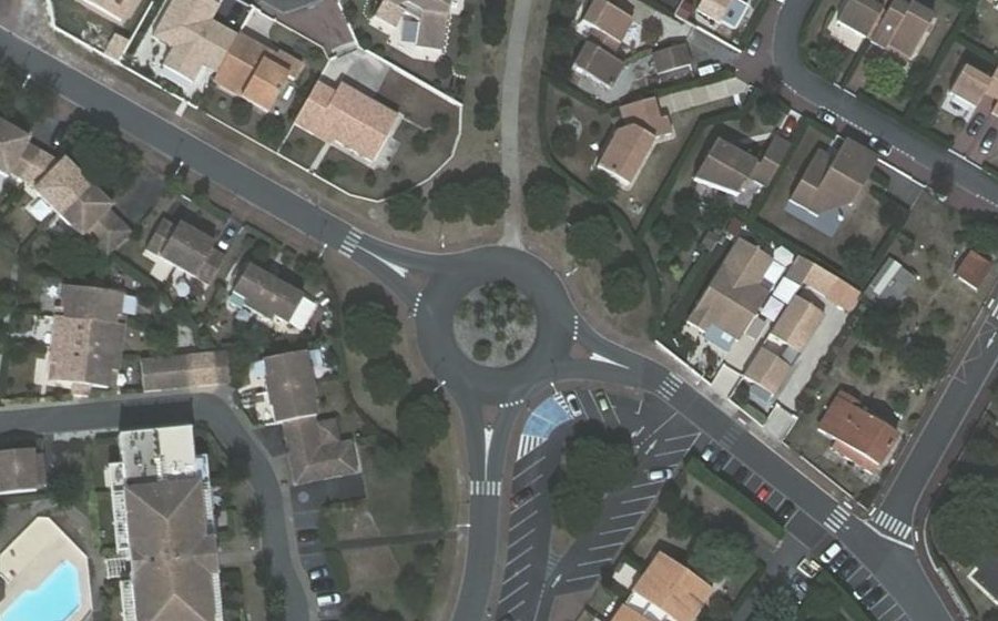 Vue aérienne du Rond-point anonyme n°97875205