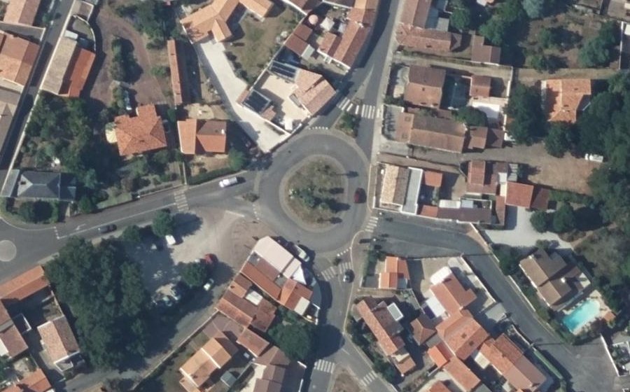 Vue aérienne du Rond-point anonyme n°97887708