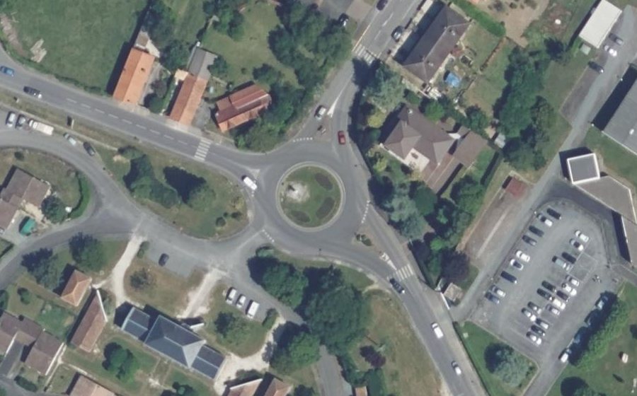 Vue aérienne du Rond-point anonyme n°97900222