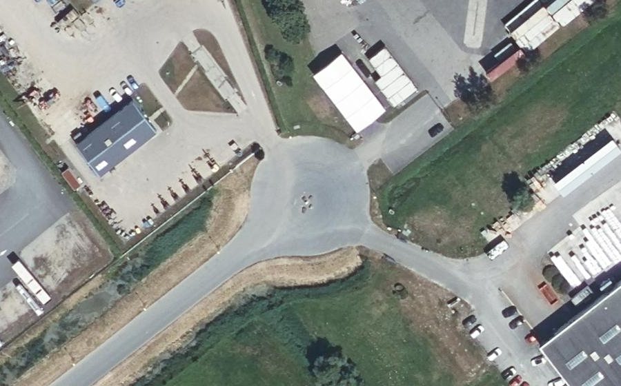 Vue aérienne du Rond-point anonyme n°97901364
