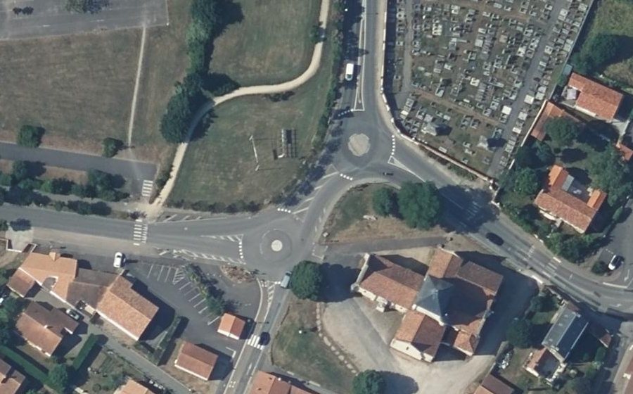 Vue aérienne du Rond-point anonyme n°97903211