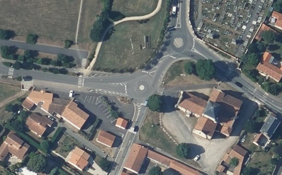 Vue aérienne du Rond-point anonyme n°97903219