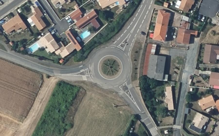 Vue aérienne du Rond-point anonyme n°97903240