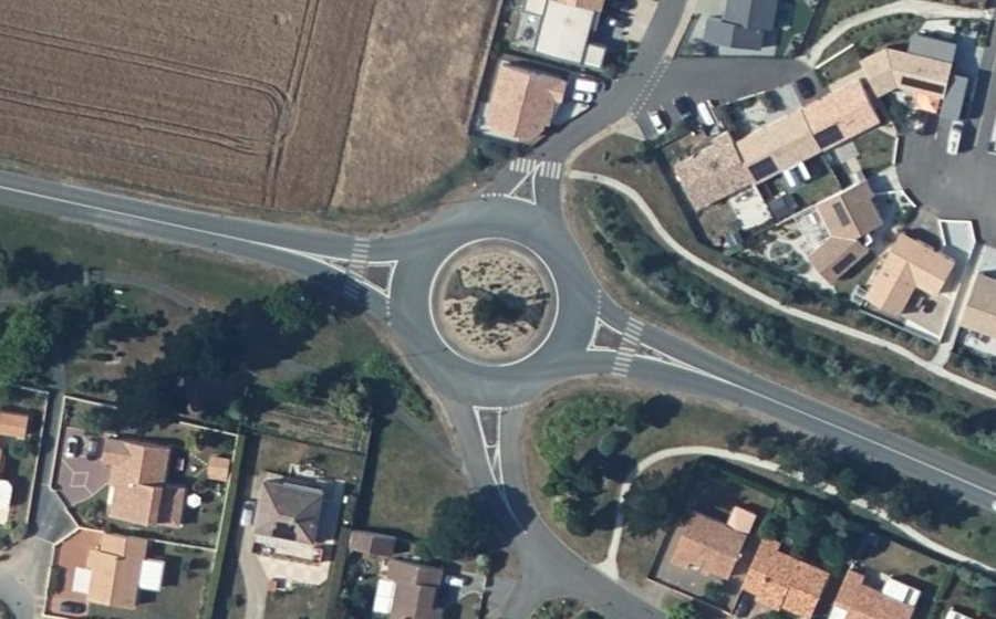 Vue aérienne du Rond-point anonyme n°97903245