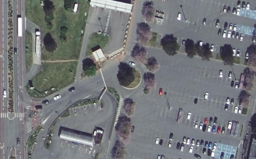 Vue aérienne du Rond-point anonyme n°97941559