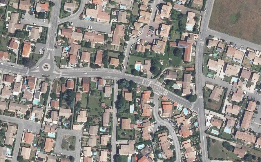Vue aérienne du Rond-point anonyme n°979464826