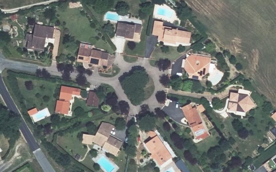 Vue aérienne du Rond-point anonyme n°97948102