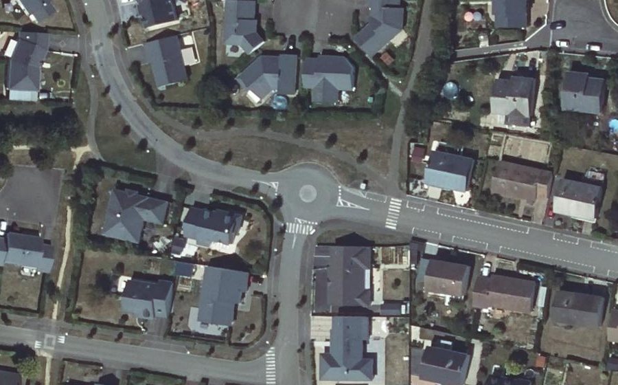 Vue aérienne du Rond-point anonyme n°979810860