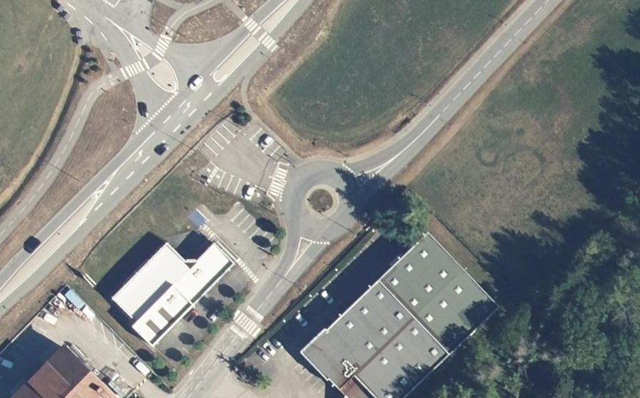 Vue aérienne du Rond-point anonyme n°979821647