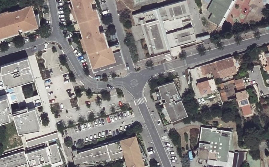 Vue aérienne du Rond-point anonyme n°979827899