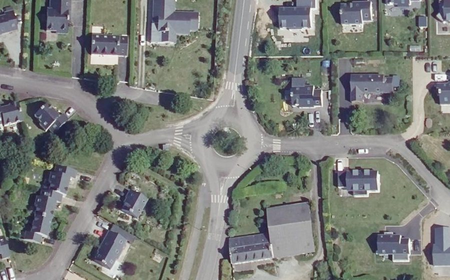 Vue aérienne du Rond-point anonyme n°97986566