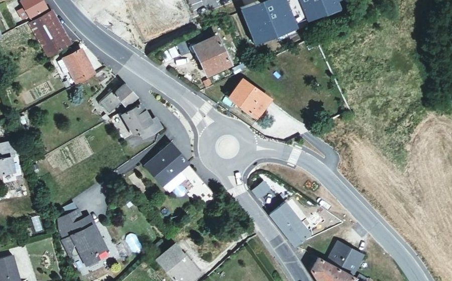 Vue aérienne du Rond-point anonyme n°979866374
