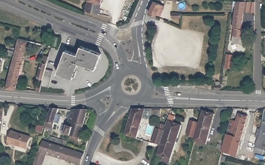 Vue aérienne du Rond-point anonyme n°97989535