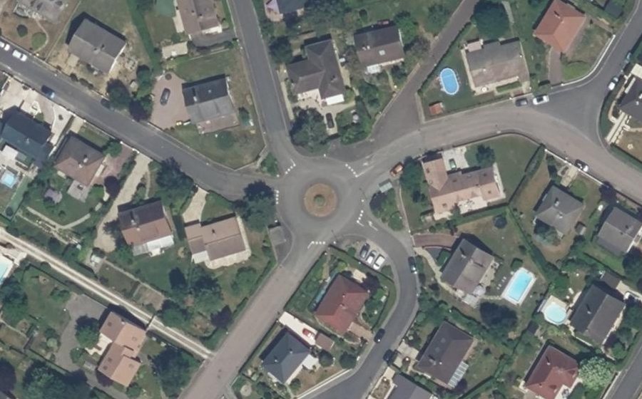 Vue aérienne du Rond-point anonyme n°97989669