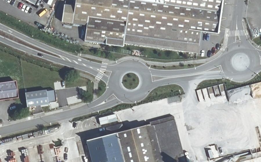 Vue aérienne du Rond-point anonyme n°980149680