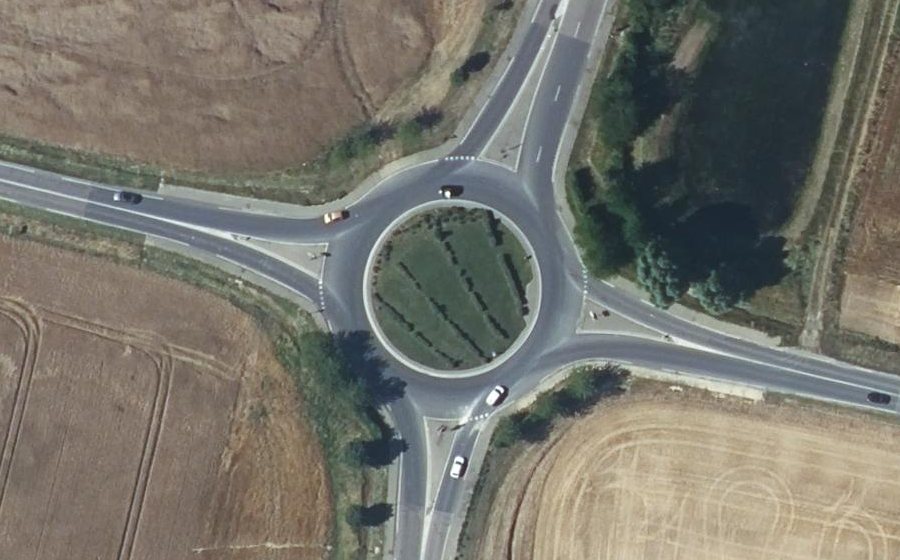 Vue aérienne du Rond-point anonyme n°980156254