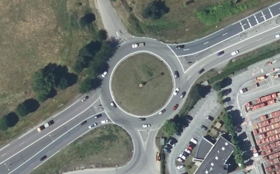 Vue aérienne du Rond-point anonyme n°98028715