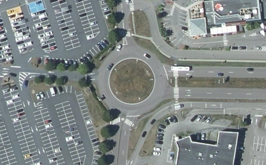 Vue aérienne du Rond-point anonyme n°98028721