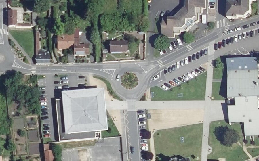 Vue aérienne du Rond-point anonyme n°98051694