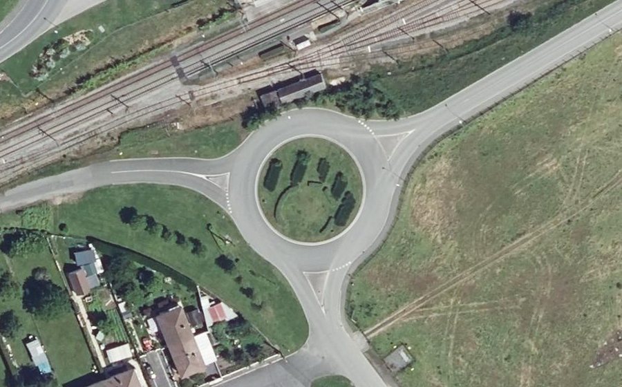 Vue aérienne du Rond-point anonyme n°980554472