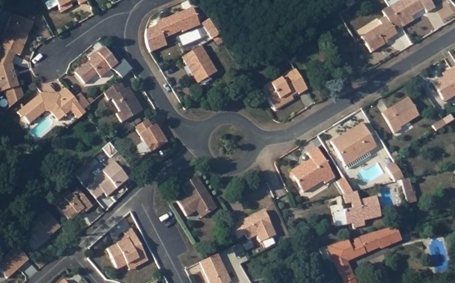 Vue aérienne du Rond-point anonyme n°98057436