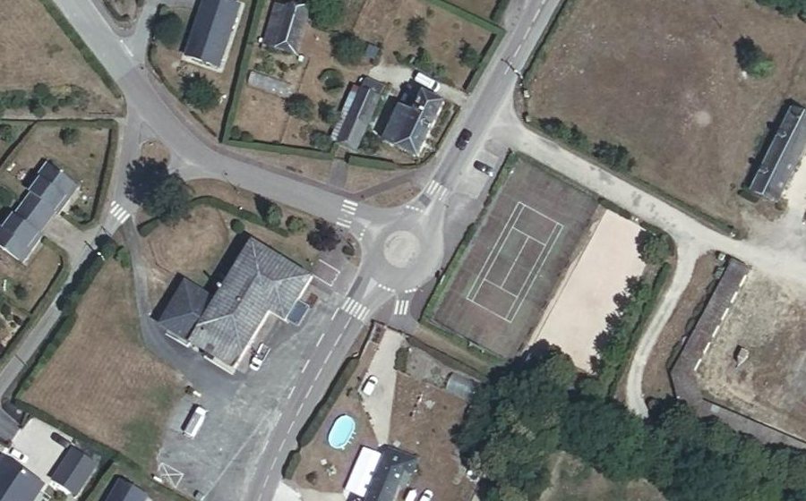 Vue aérienne du Rond-point anonyme n°980632970