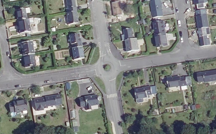 Vue aérienne du Rond-point anonyme n°98066855
