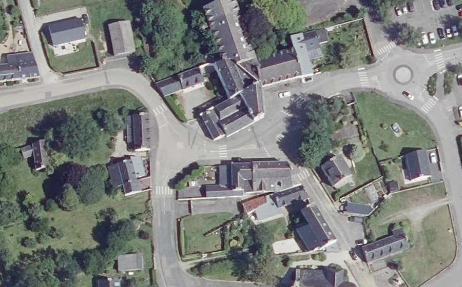 Vue aérienne du Rond-point anonyme n°98066860