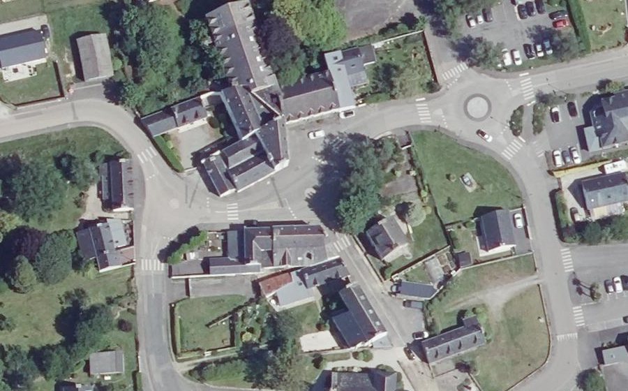 Vue aérienne du Rond-point anonyme n°98066865