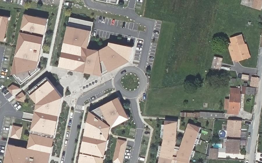 Vue aérienne du Rond-point anonyme n°980995289