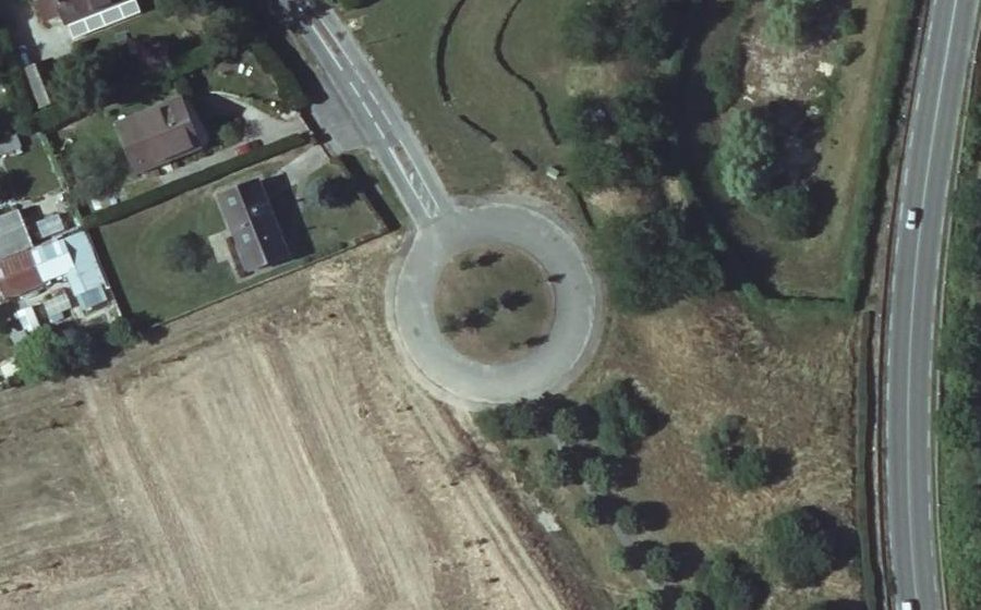 Vue aérienne du Rond-point anonyme n°98212387