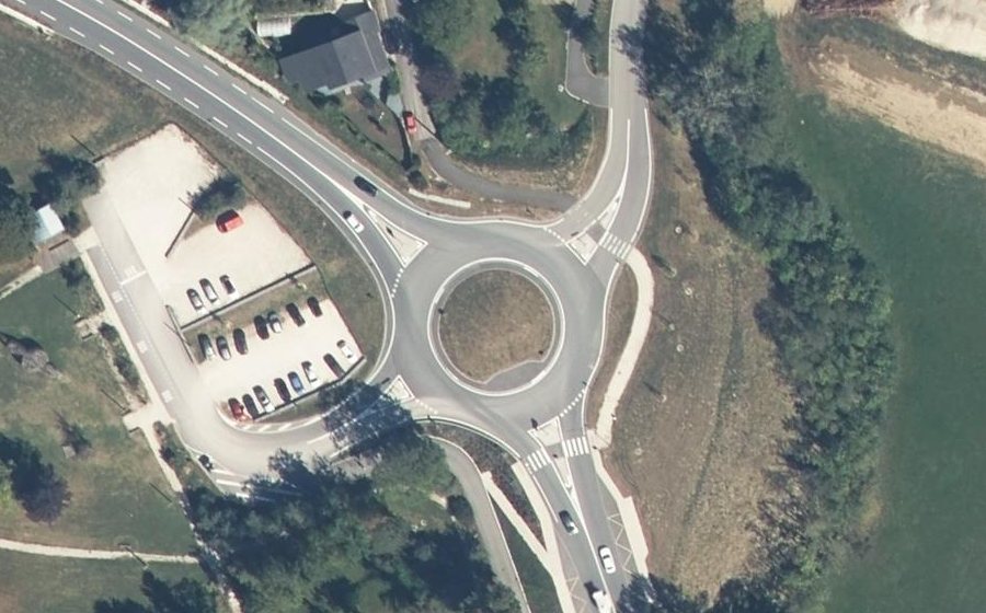 Vue aérienne du Rond-point anonyme n°982171282