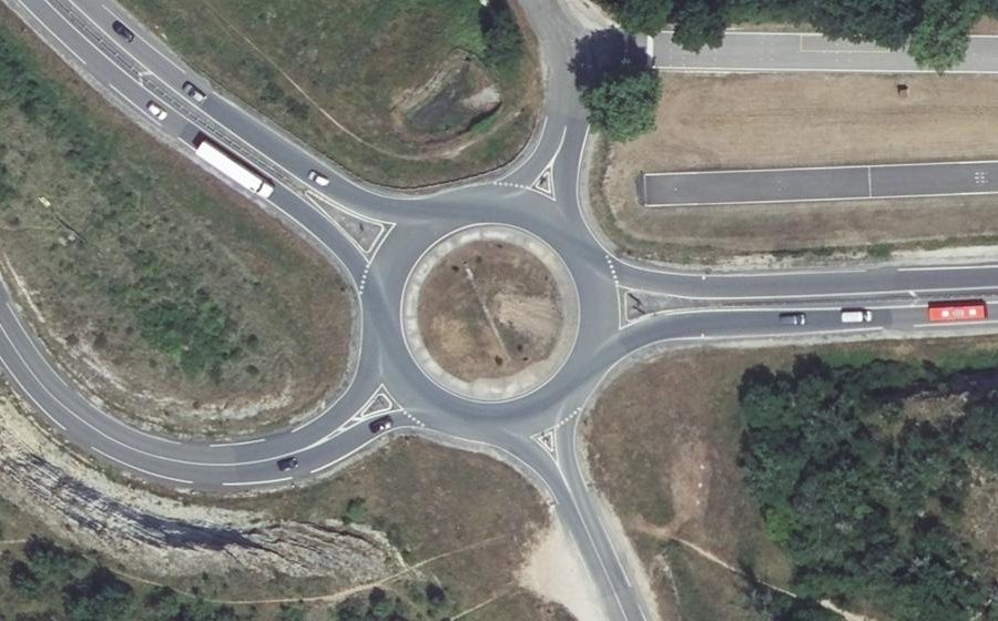 Vue aérienne du Rond-point anonyme n°98224514