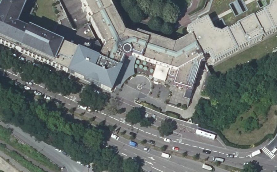 Vue aérienne du Rond-point anonyme n°982418835
