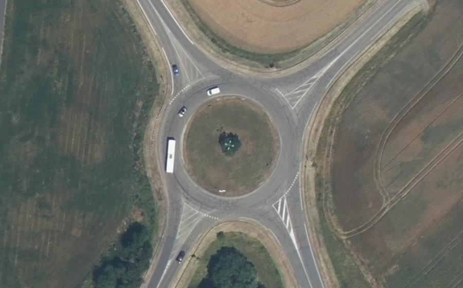 Vue aérienne du Rond-point anonyme n°98253052