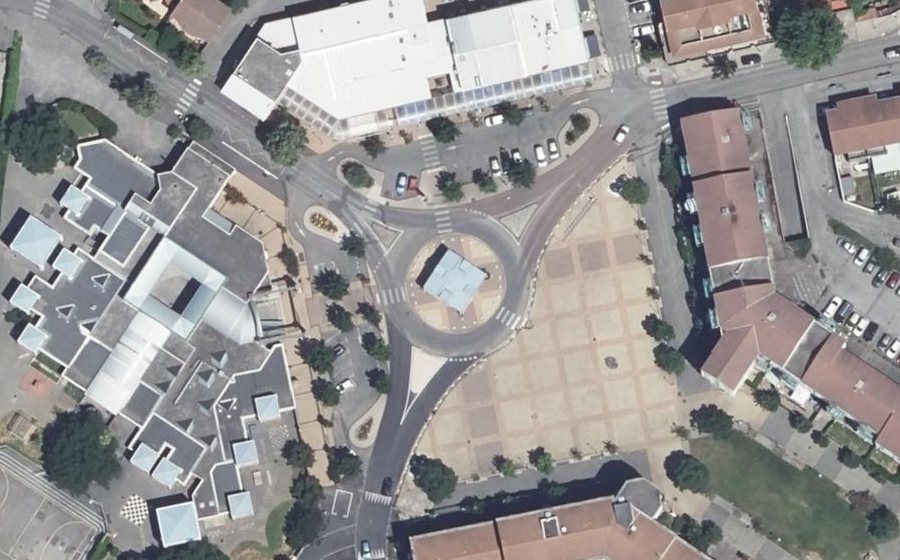 Vue aérienne du Rond-point anonyme n°9825324